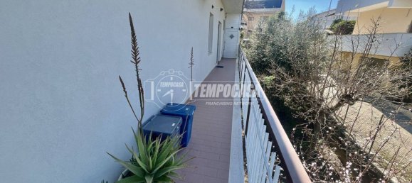 Квартира с 3 спальнями в Спольторе, Италия № 133984 37