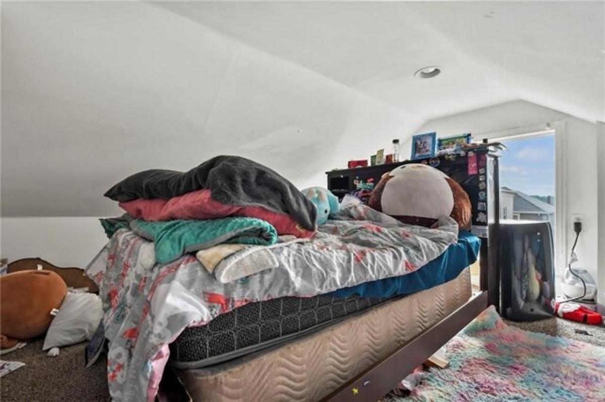 6 bedrooms House in Woonsocket, USA No. 418066