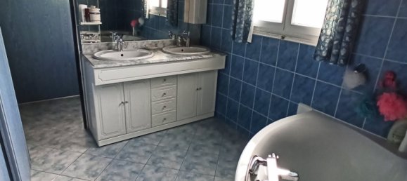 5 bedrooms House in Dreux, France No. 251260 12