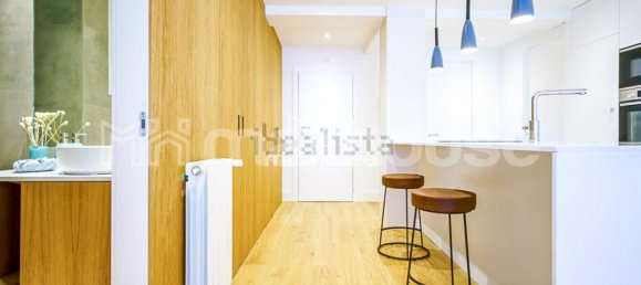 Apartamento de 4 dormitorios en Madrid, Spain No. 110055 16