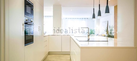 Apartamento de 4 dormitorios en Madrid, Spain No. 110055 20