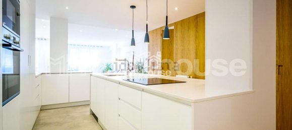 Apartamento de 4 dormitorios en Madrid, Spain No. 110055 19