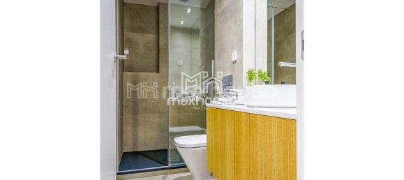 Apartamento de 4 dormitorios en Madrid, Spain No. 110055 12