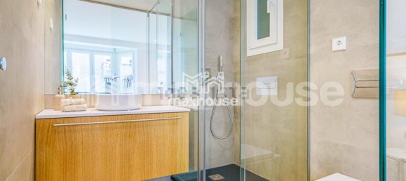 Apartamento de 4 dormitorios en Madrid, Spain No. 110055 13