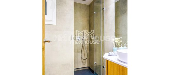 Apartamento de 4 dormitorios en Madrid, Spain No. 110055 15