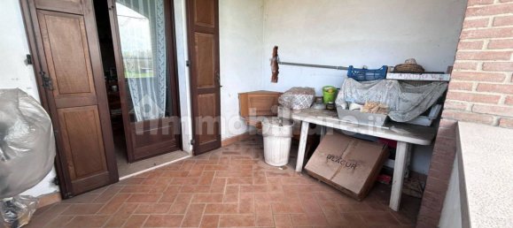 4 bedrooms Apartment in Boretto, Italy No. 101788 11