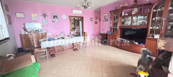 4 bedrooms Apartment in Boretto, Italy No. 101788 3
