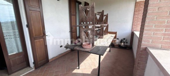 4 bedrooms Apartment in Boretto, Italy No. 101788 6