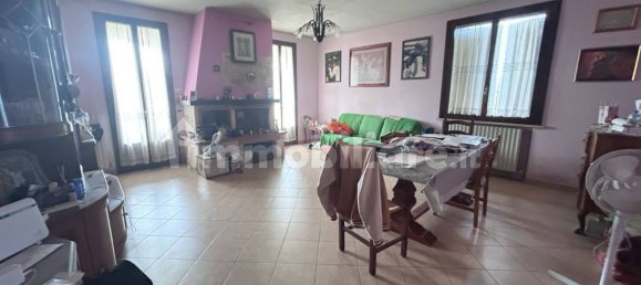 4 bedrooms Apartment in Boretto, Italy No. 101788 2