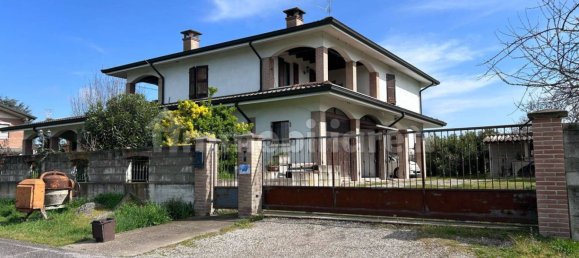 4 bedrooms Apartment in Boretto, Italy No. 101788 24