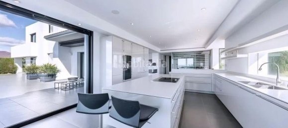 5 bedrooms Villa in Malaga, Spain No. 121005 5