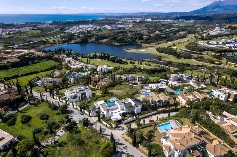 5 bedrooms Villa in Malaga, Spain No. 121005