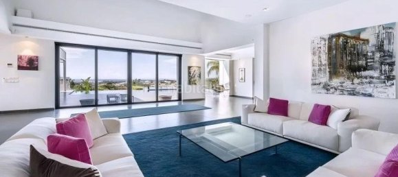 5 bedrooms Villa in Malaga, Spain No. 121005 3