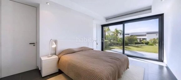 5 bedrooms Villa in Malaga, Spain No. 121005 11