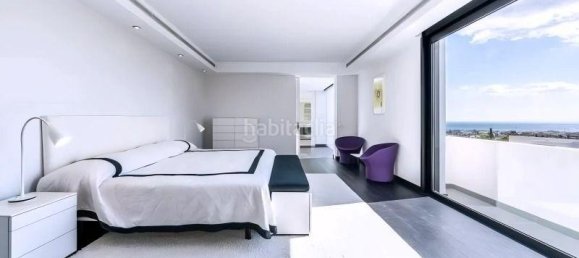 5 bedrooms Villa in Malaga, Spain No. 121005 12