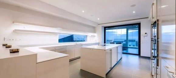 5 bedrooms Villa in Malaga, Spain No. 121005 6