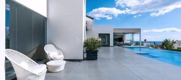 5 bedrooms Villa in Malaga, Spain No. 121005 9