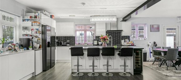 5 bedrooms House in Brookmans Park, United Kingdom No. 6536 3