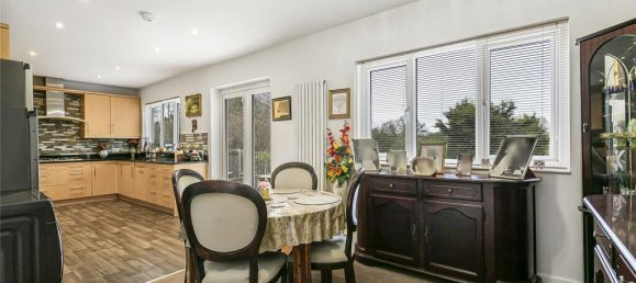 5 bedrooms House in Brookmans Park, United Kingdom No. 6536 9