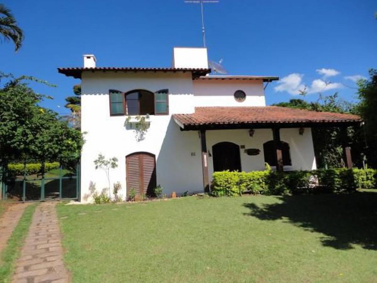 Casa de 4 dormitorios en Sao Paulo, Brazil No. 587526