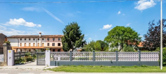 8 rooms House in Udine, Italy No. 292873 3