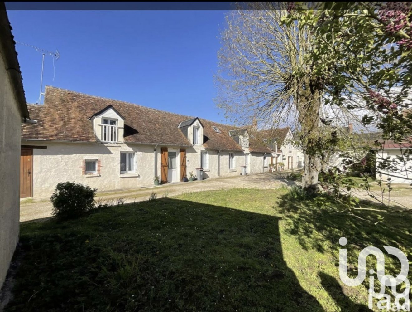 6 chambres Maison à Chémery, France No. 250492