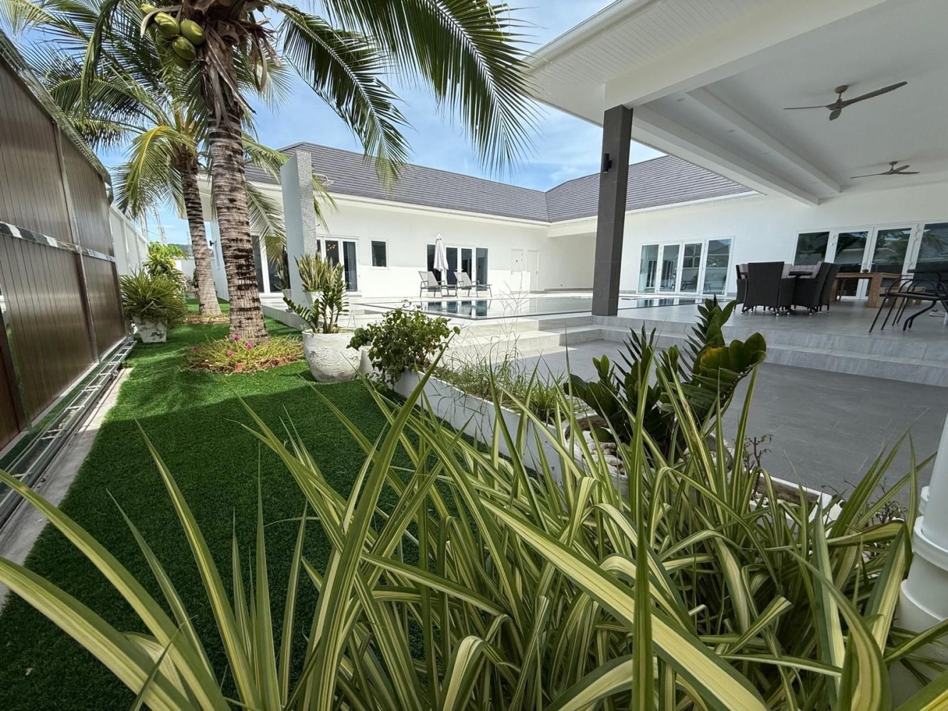 3 Schlafzimmer Villa in Hua Hin, Thailand, Nr. 64427