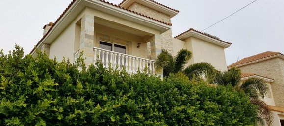 4 bedrooms Villa in Limassol, Cyprus No. 12570 2