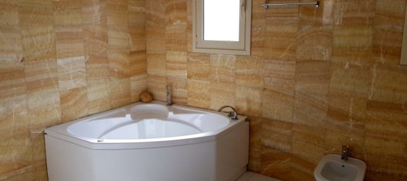 4 bedrooms Villa in Limassol, Cyprus No. 12570 8