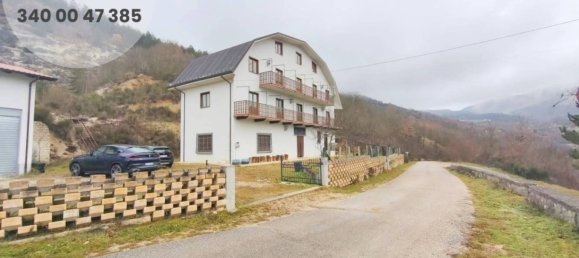 3 bedrooms House in Montereale, Italy No. 264362 4