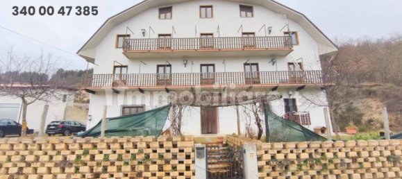 3 bedrooms House in Montereale, Italy No. 264362 2