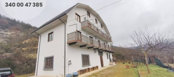 3 bedrooms House in Montereale, Italy No. 264362 3