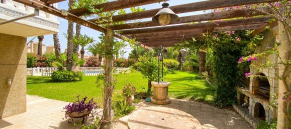 7 Schlafzimmer Villa in Villamartin, Spain, Nr. 8595 16