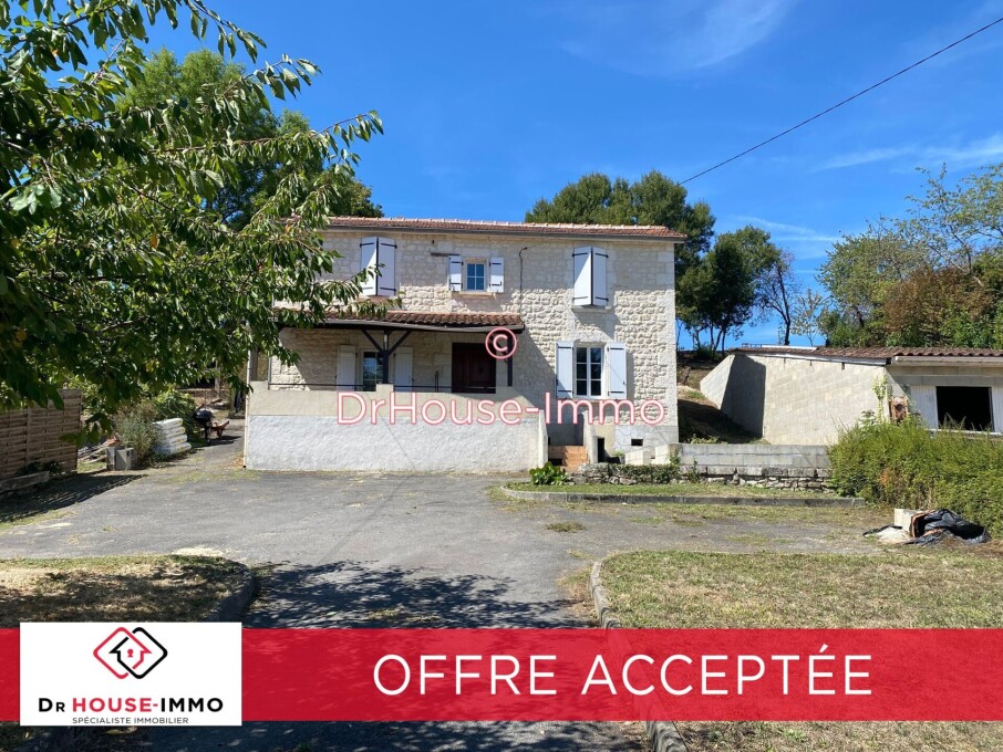 Casa de 3 dormitorios en Touvre, France No. 326466