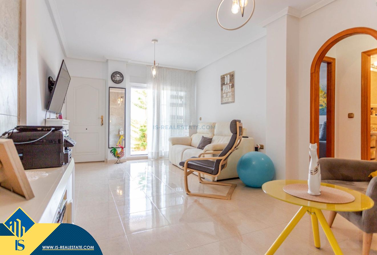 Apartamento de 2 dormitorios en Alicante, Spain No. 191014