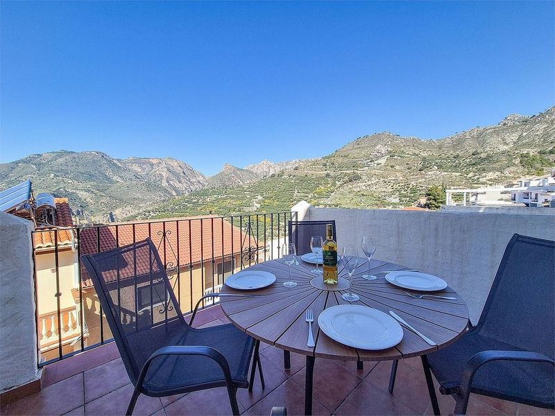 Dúplex de 2 dormitorios en Granada, Spain No. 228420