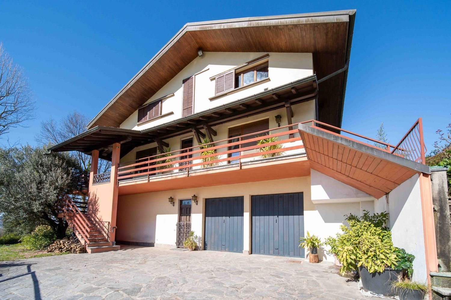 20 rooms Villa in Varese, Italy No. 64936