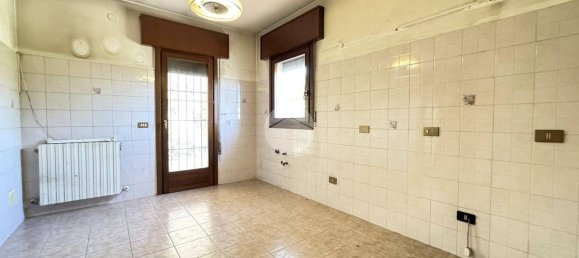 4 bedrooms Villa in Salzano, Italy No. 259310 5