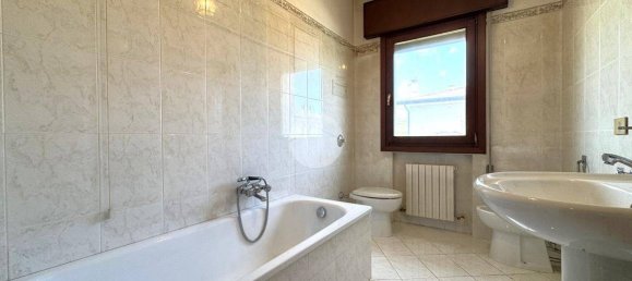 4 bedrooms Villa in Salzano, Italy No. 259310 24