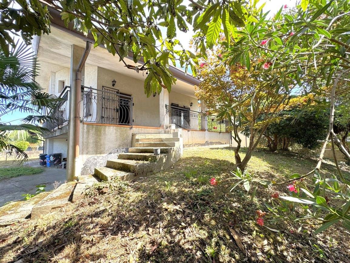 4 bedrooms Villa in Salzano, Italy No. 259310
