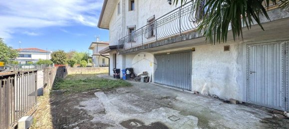 4 bedrooms Villa in Salzano, Italy No. 259310 32
