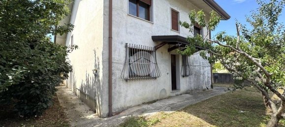 4 bedrooms Villa in Salzano, Italy No. 259310 15