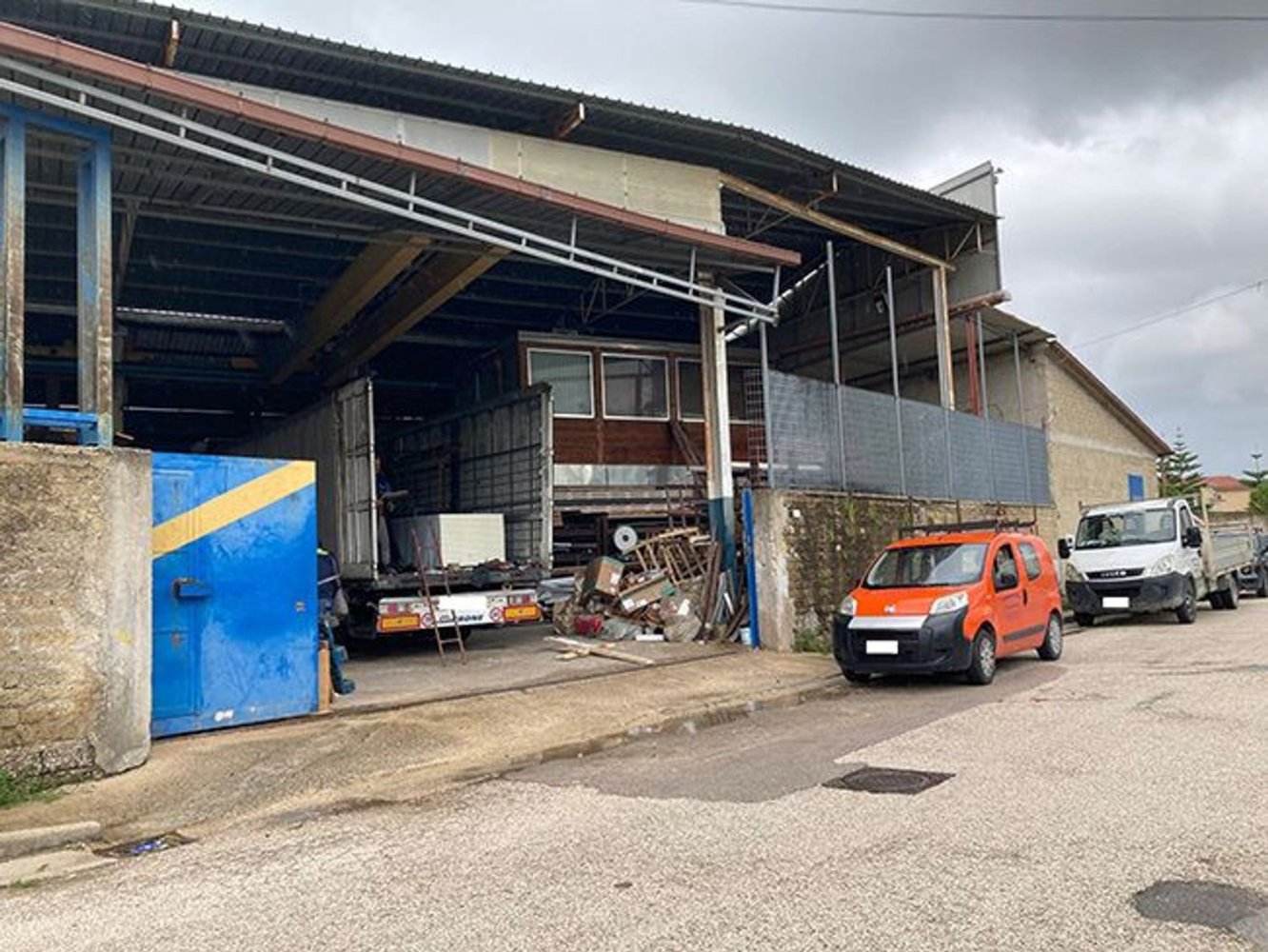 350m² Warehouse in Grazzanise, Italy No. 301091