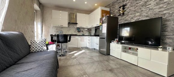 2-salle Appartement à Senago, Italy No. 4593 2