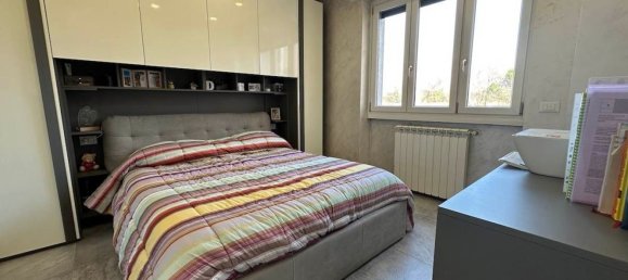2-salle Appartement à Senago, Italy No. 4593 8