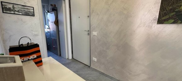 2-salle Appartement à Senago, Italy No. 4593 5