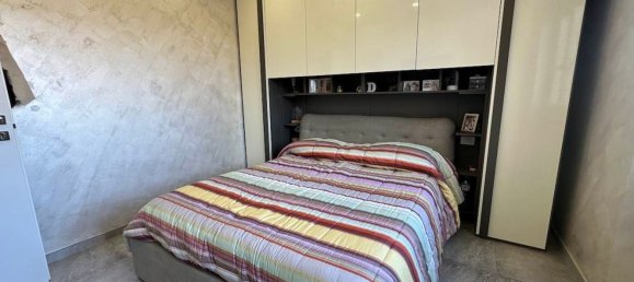 2-salle Appartement à Senago, Italy No. 4593 10