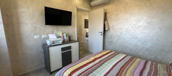 2-salle Appartement à Senago, Italy No. 4593 11
