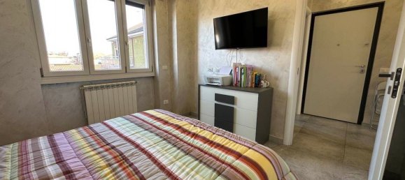 2-salle Appartement à Senago, Italy No. 4593 9