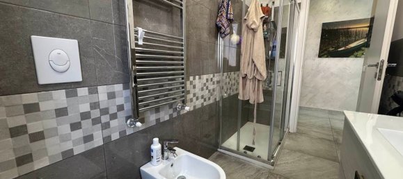 2-salle Appartement à Senago, Italy No. 4593 7